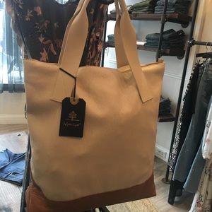 Moda Love pocketbook.